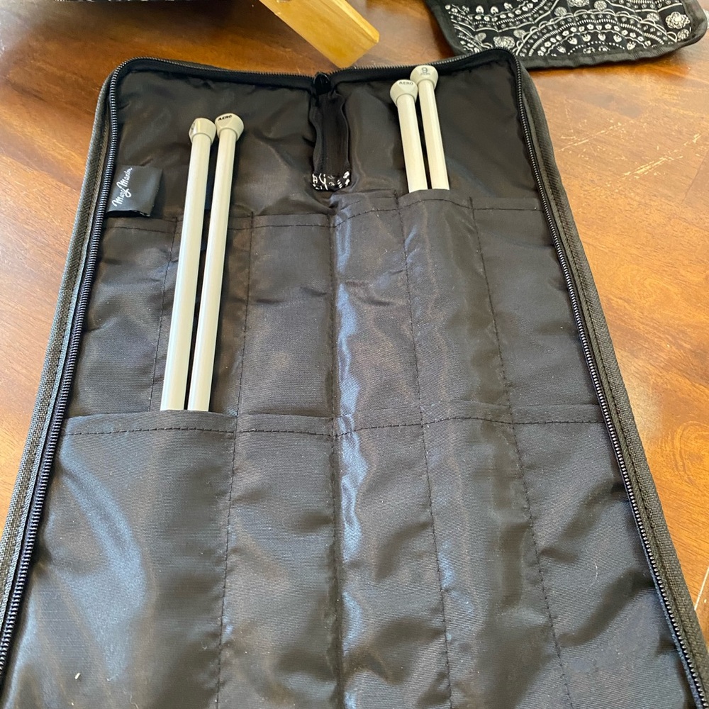 Black medallion pattern knitting caddy and needle/hook cases - Picture 5 of 9
